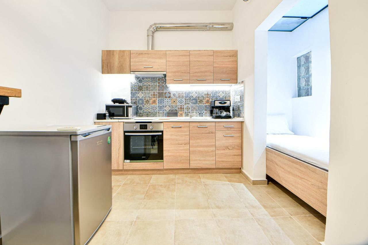 Flowers Of Athens, Boutique Aparthotel With 6-Apartments In Central Athene Buitenkant foto