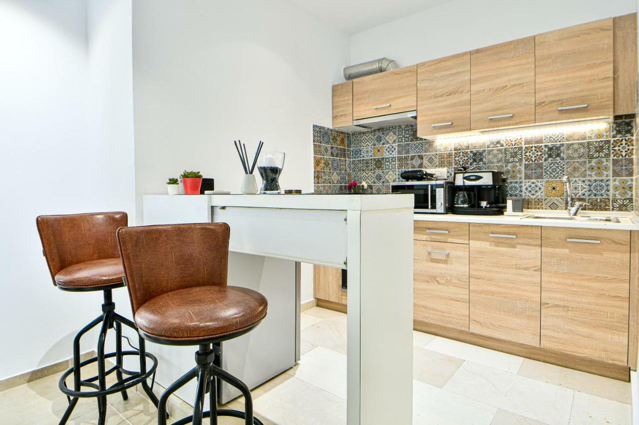 Flowers Of Athens, Boutique Aparthotel With 6-Apartments In Central Athene Buitenkant foto