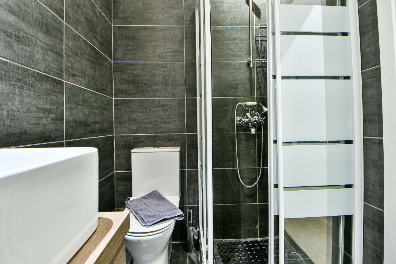 Flowers Of Athens, Boutique Aparthotel With 6-Apartments In Central Athene Buitenkant foto