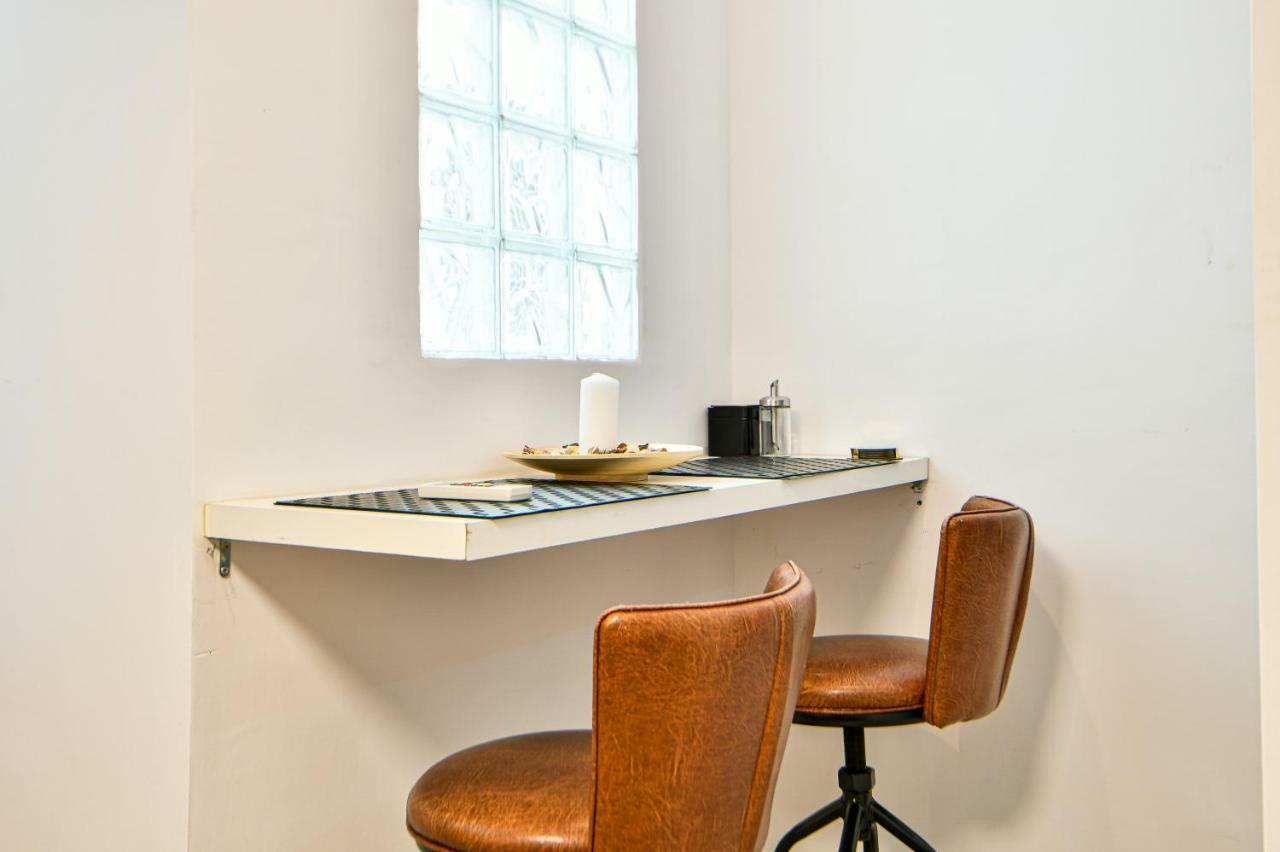 Flowers Of Athens, Boutique Aparthotel With 6-Apartments In Central Athene Buitenkant foto