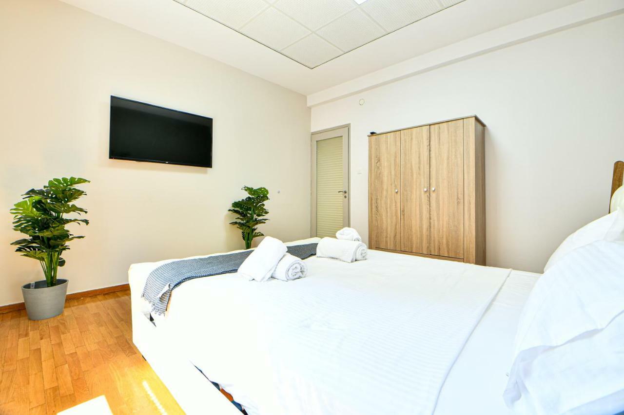 Flowers Of Athens, Boutique Aparthotel With 6-Apartments In Central Athene Buitenkant foto