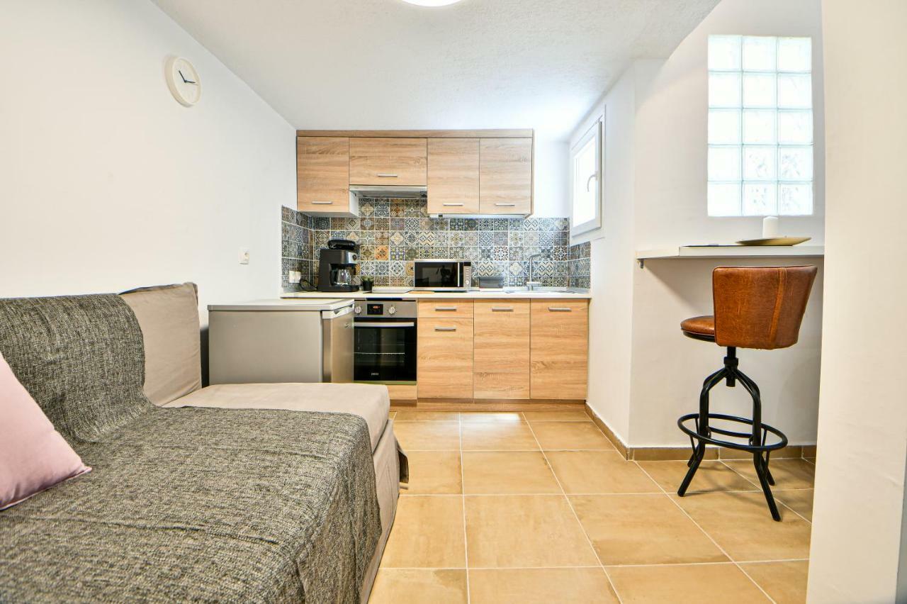 Flowers Of Athens, Boutique Aparthotel With 6-Apartments In Central Athene Buitenkant foto